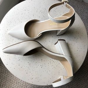 Marc Fisher White Gilson Pump